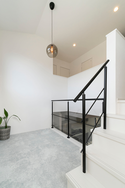 スキップフロア上は1.5階のフリースペースに。